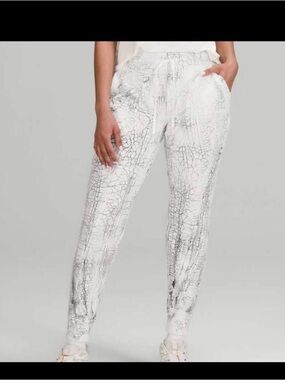 Lululemon white and Gray Marble-Print Jogger Pants size 10